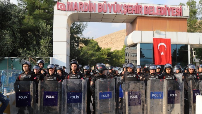 Kayyim Isci Kiyimina Basladi