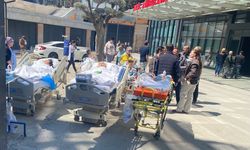 Yoğun bakım hastaları dışarı çıkartıldı