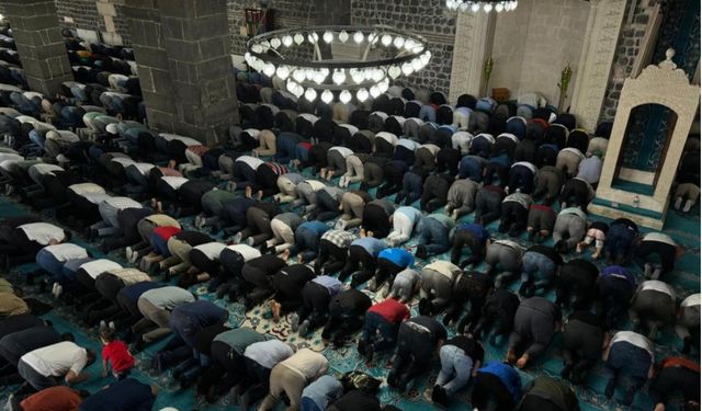 Diyarbakır'ın 5. Harem-i Şerif'inde bayram namazı