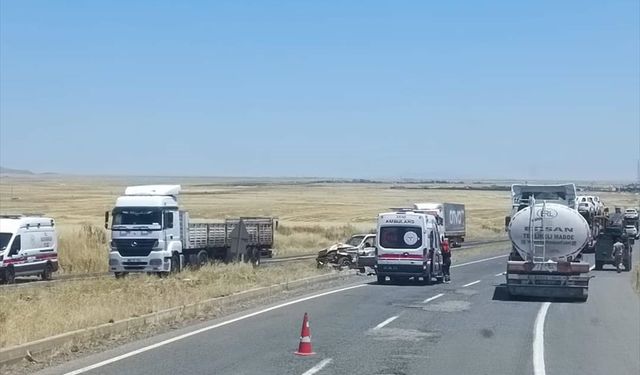 Mardin'de refüje çarpan cipteki 3 kişi yaralandı