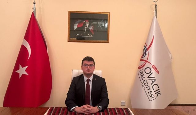 Ovacık kayyumu seçilmiş başkanın makamında poz verdi