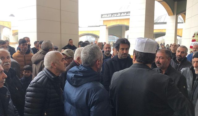 Sanatçı Kırmızıgül’ün annesinin cenazesi Diyarbakır'a getirildi